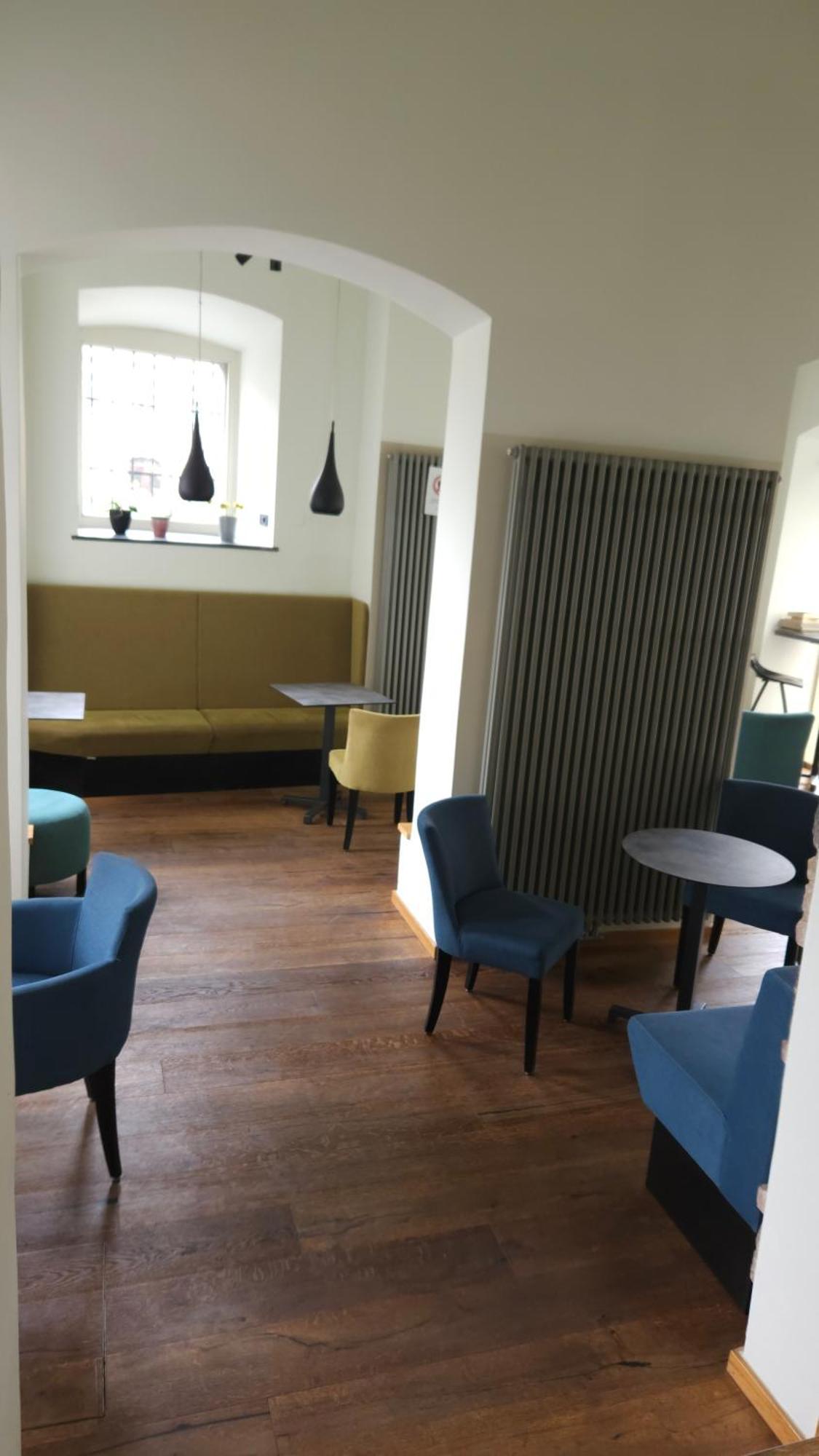 Adhoc Hostel *